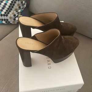 Veronica Beard Maren High Heel Clog Size 8 olive color gently used.